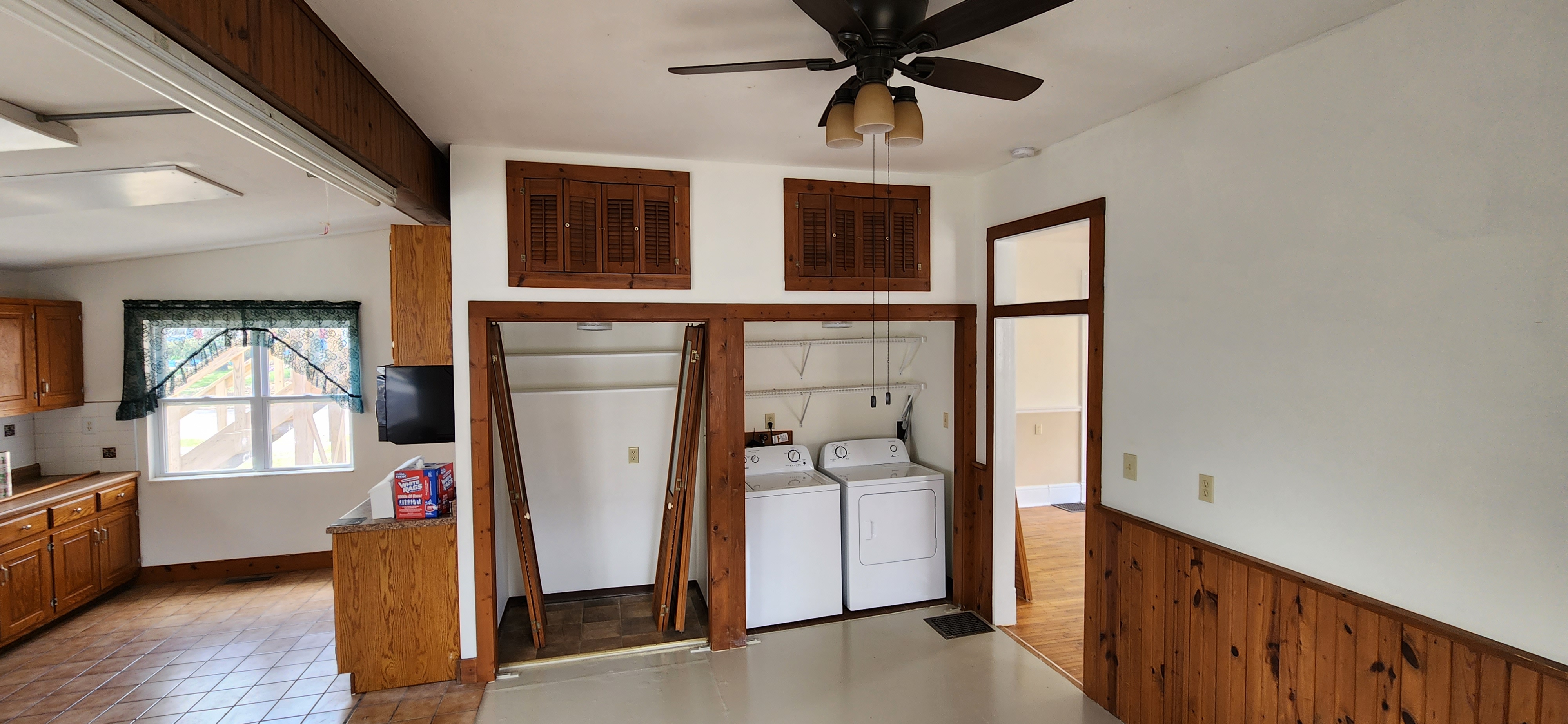 320 W Clinton lower unit pics 11.jpg